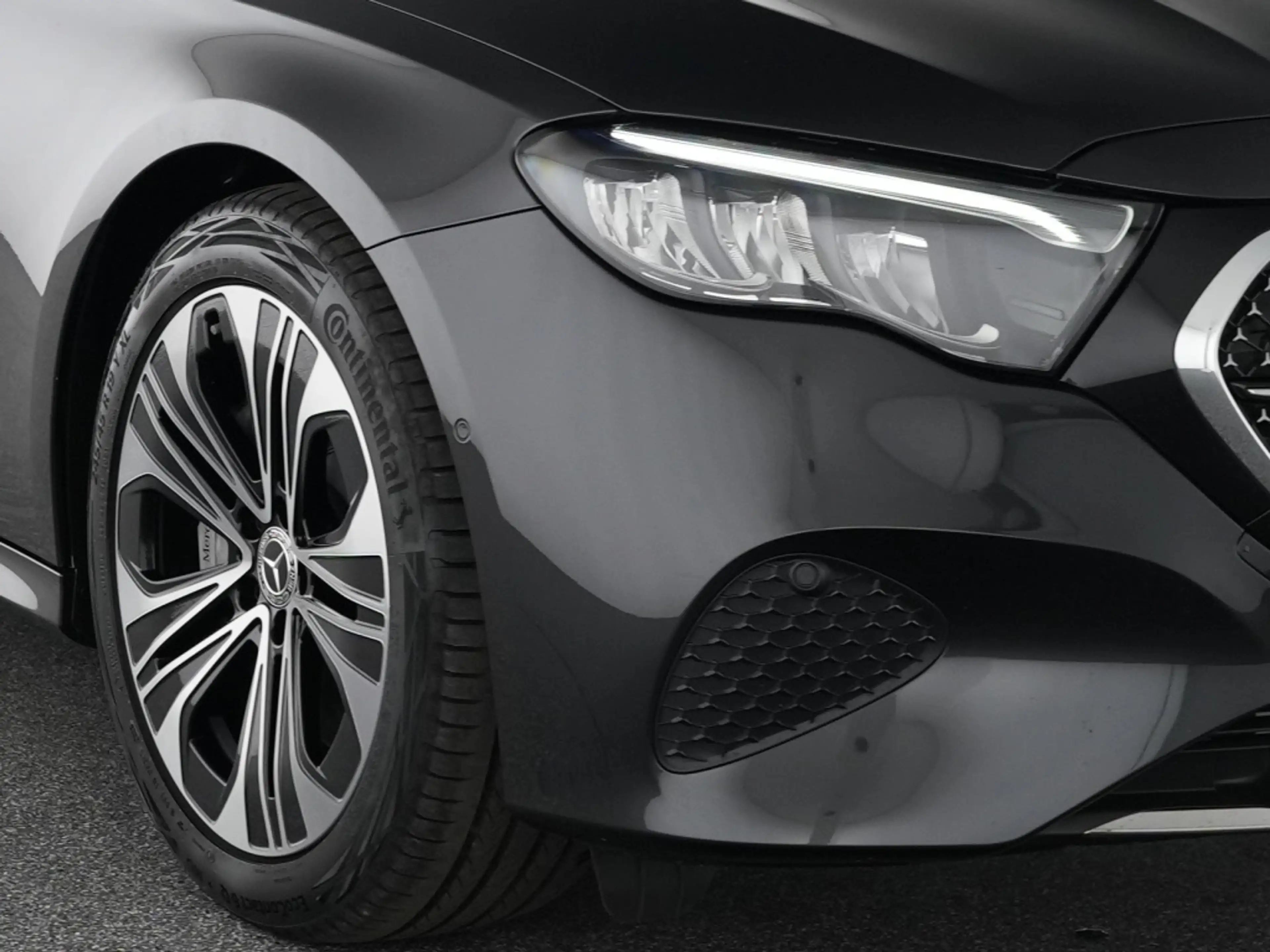 Mercedes-Benz E 300 e T Avantgarde Advanced 360° AHK Winter — photo 7