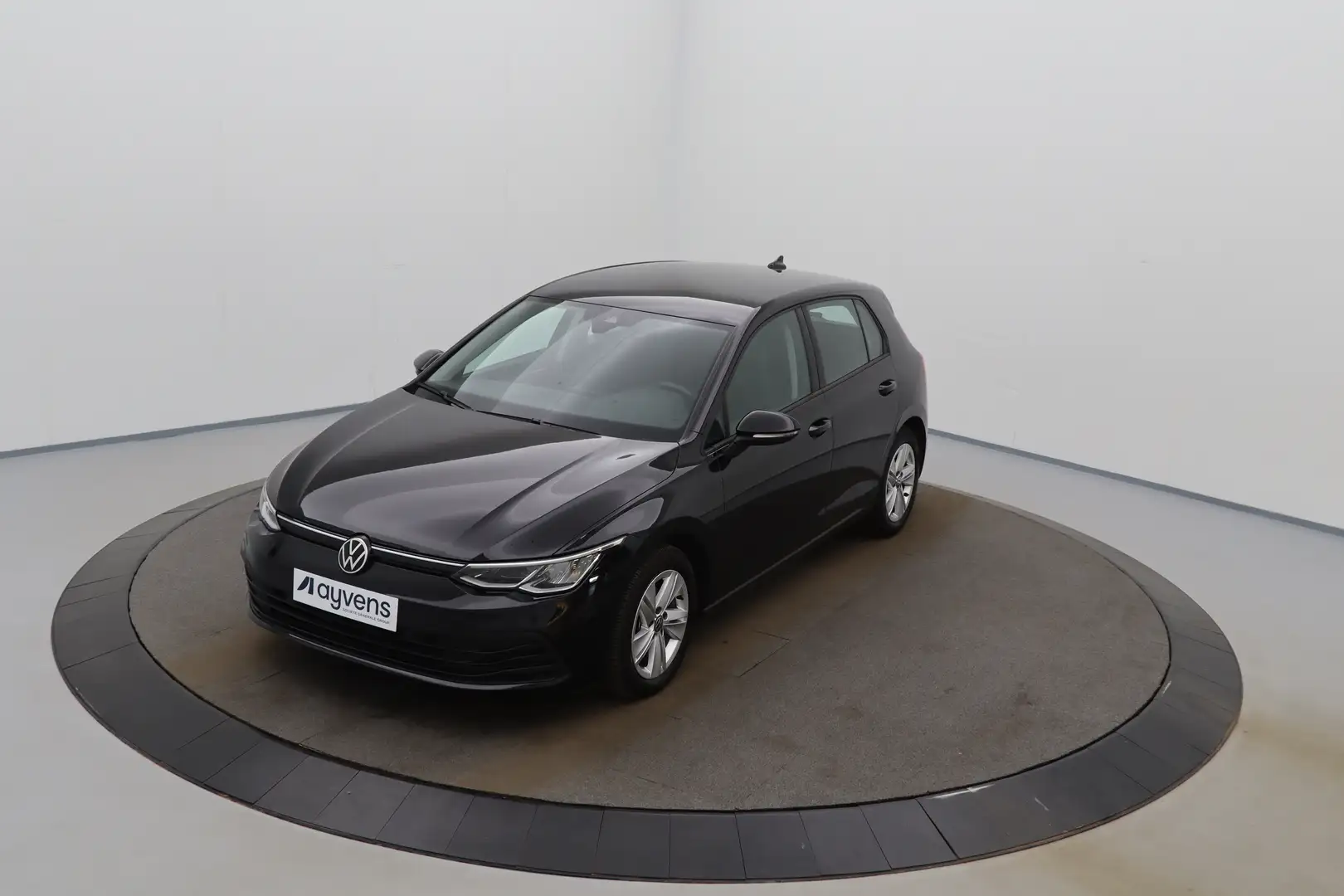 Volkswagen Golf 1.5 E-TSI Life DSG GPS PDC ACC CAM Carplay Zwart - 1
