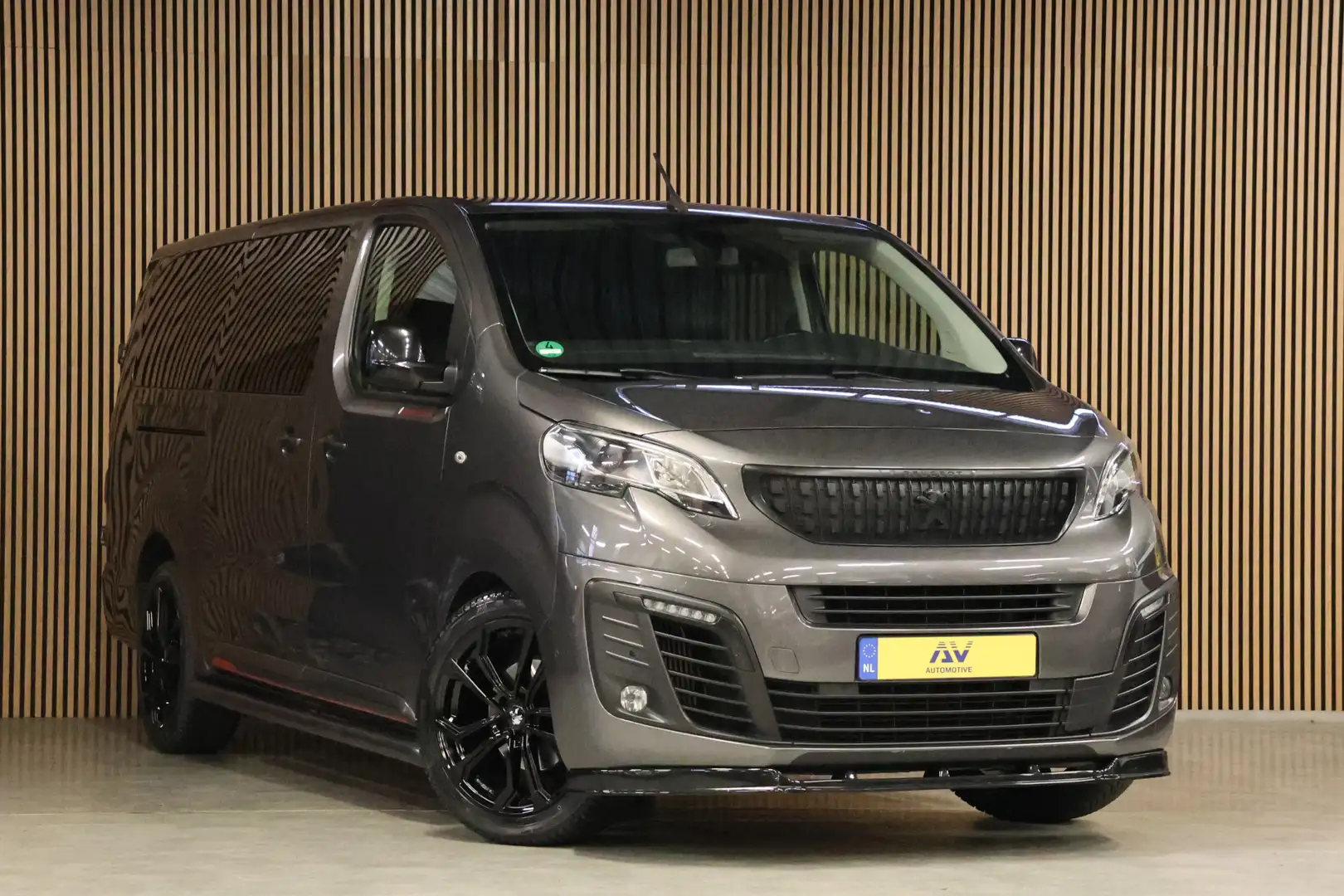 Peugeot Expert 2.0 BlueHDI 180 XL L3H1 DC | Dubbel Cabine | Sport Grijs - 2