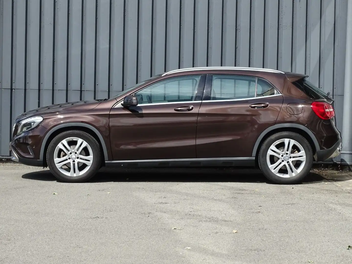 Mercedes-Benz GLA 200 Prestige Bruin - 2