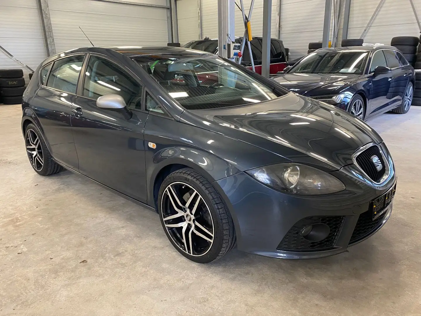 SEAT Leon 2.0 FR AHK Klimaautomatik Tempomat Grau - 2