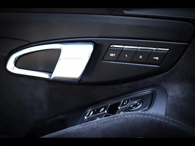 Porsche 911 view 15