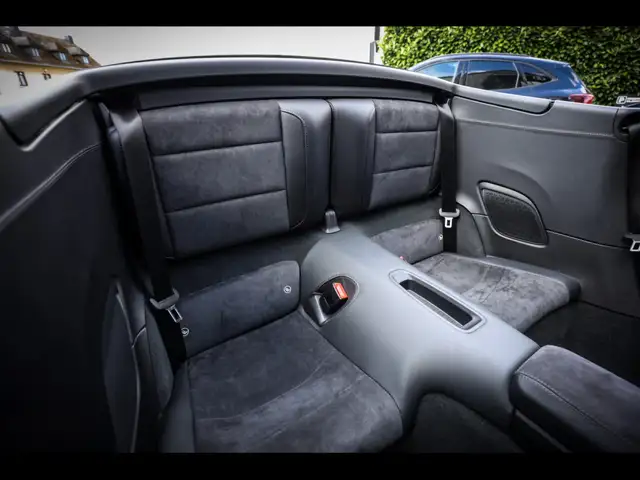 Porsche 911 view 12