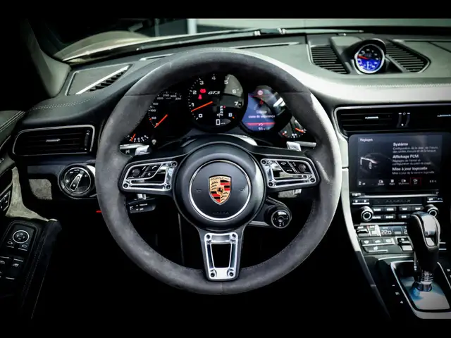 Porsche 911 view 11