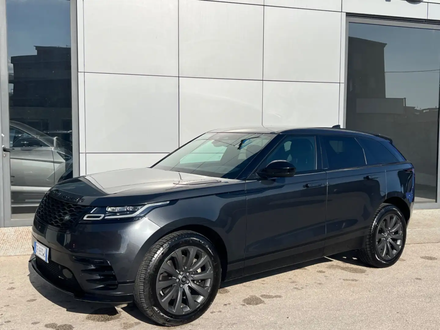 Land Rover Range Rover Velar R-Dynamic SE 4wd possibilità noleggio noscoring Grigio - 1