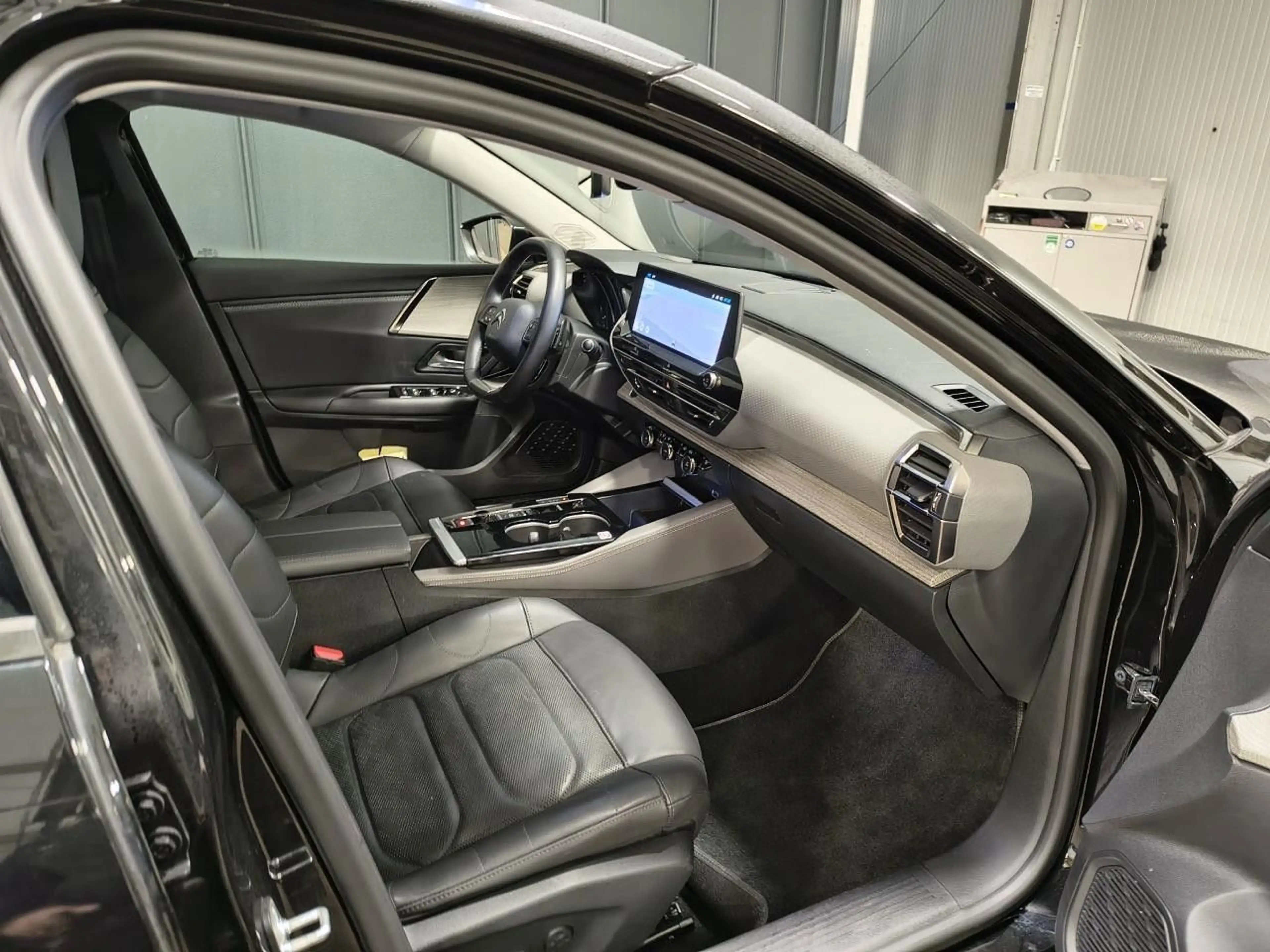 Citroen C5 X Plus Hybrid 145 eDCS6 — photo 10
