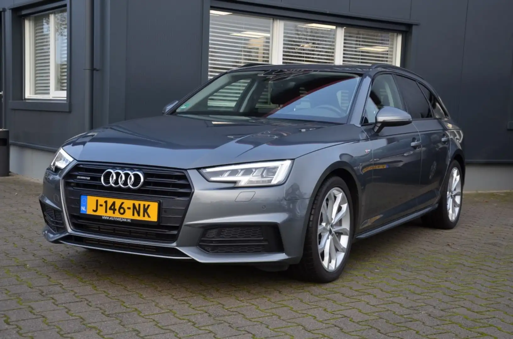 Audi A4 2.0 TFSI 252PK Quattro Automaat S-Line Grigio - 1