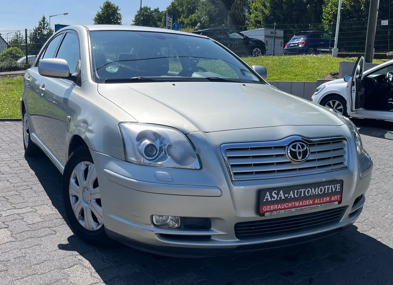 Toyota Avensis 1.8 VVT-i Executive Argent - 2