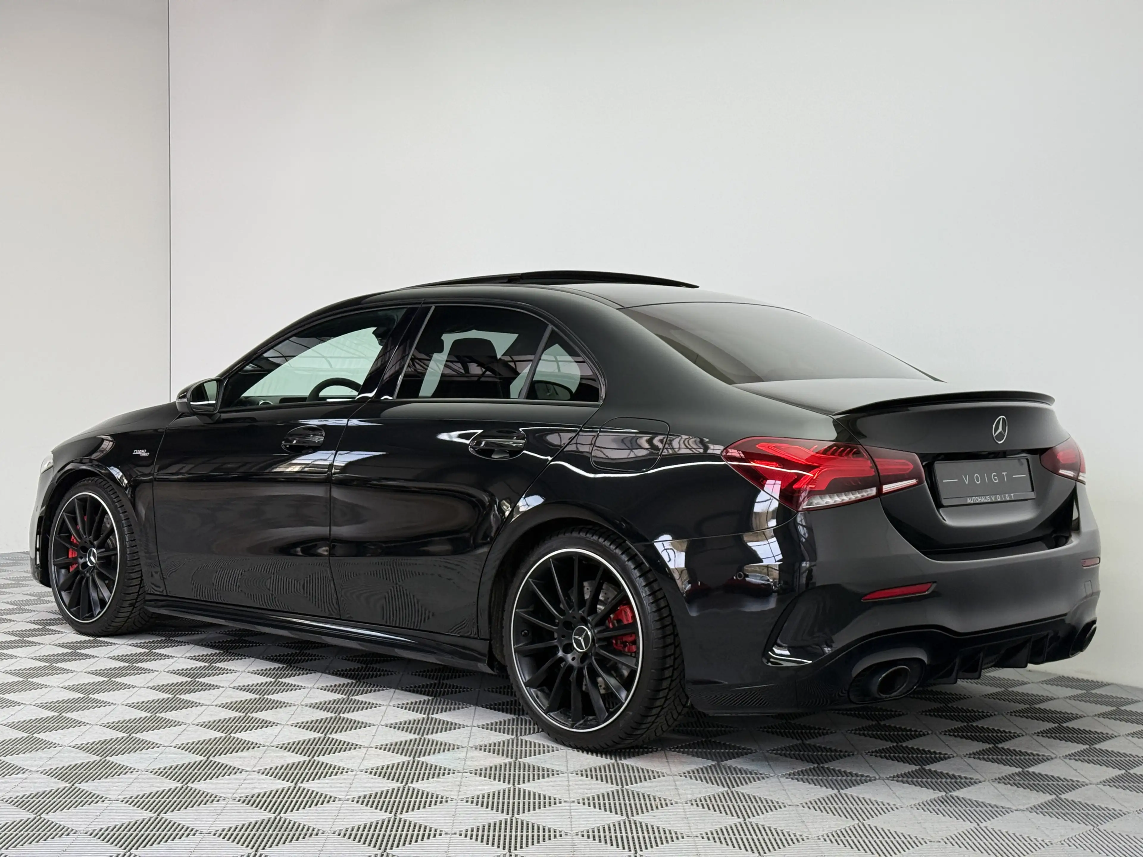 Mercedes-Benz A 35 AMG 4Matic|Schale|Pano|Burmaster|Night|DAB| — photo 3