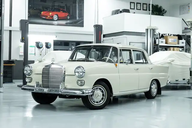 Mercedes-Benz 190 C W110 Heckflosse I Vollrestauriert