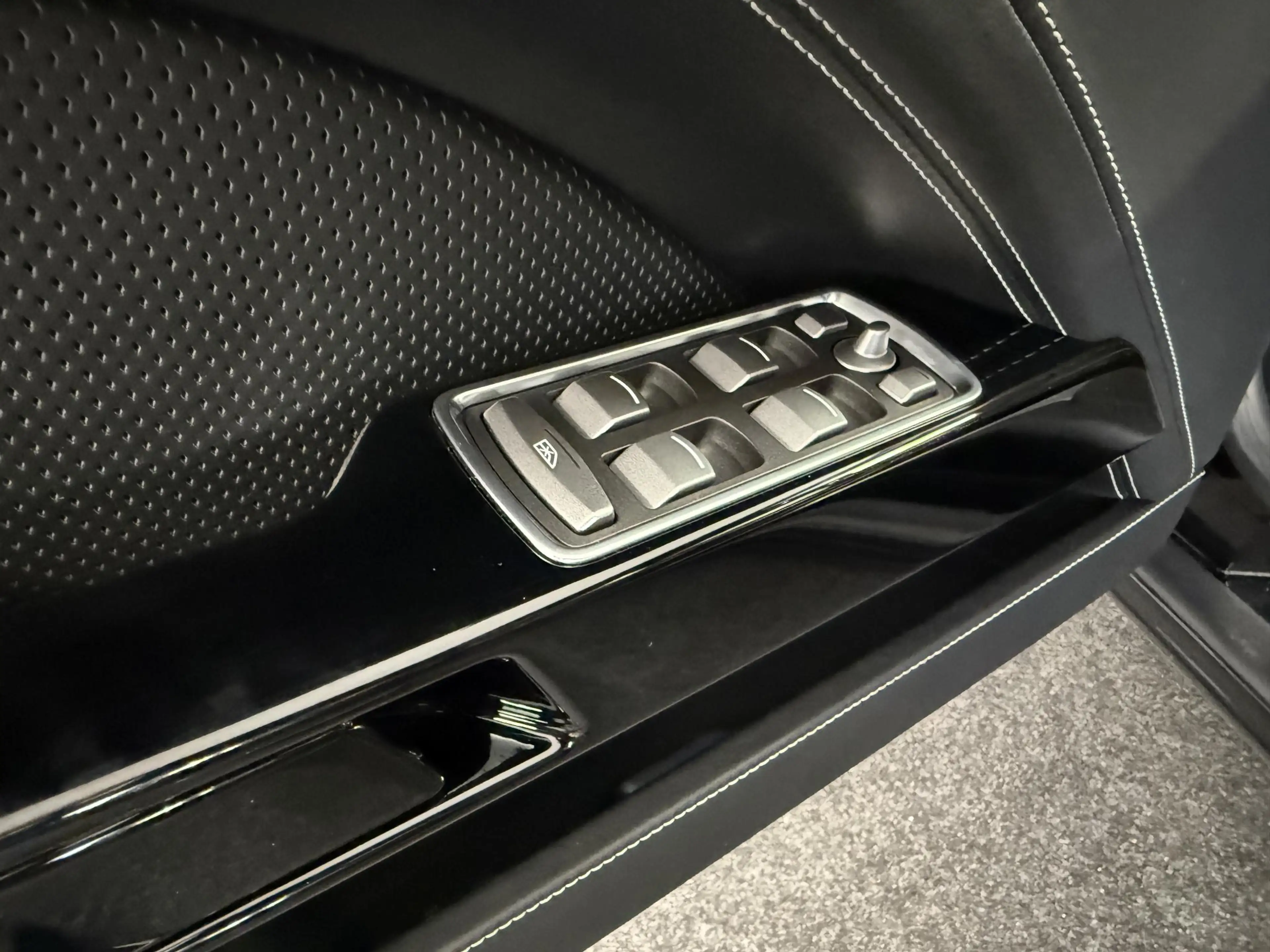 Aston Martin Rapide 6.0 V12 S / 559pk / Nappa leder / 17.000km — photo 24