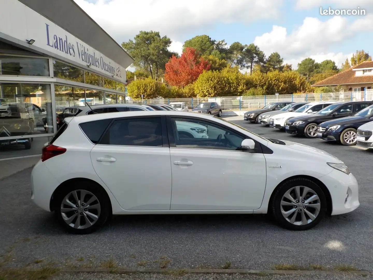 Toyota Auris hybride 136h style Blanc - 2