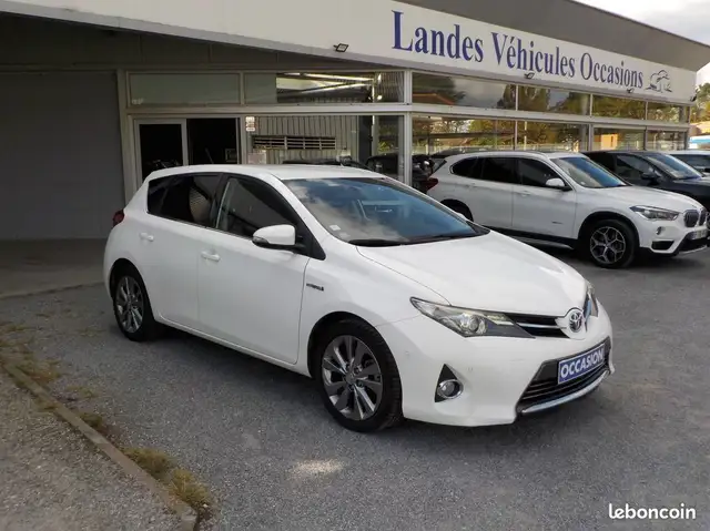 Toyota Auris hybride 136h style