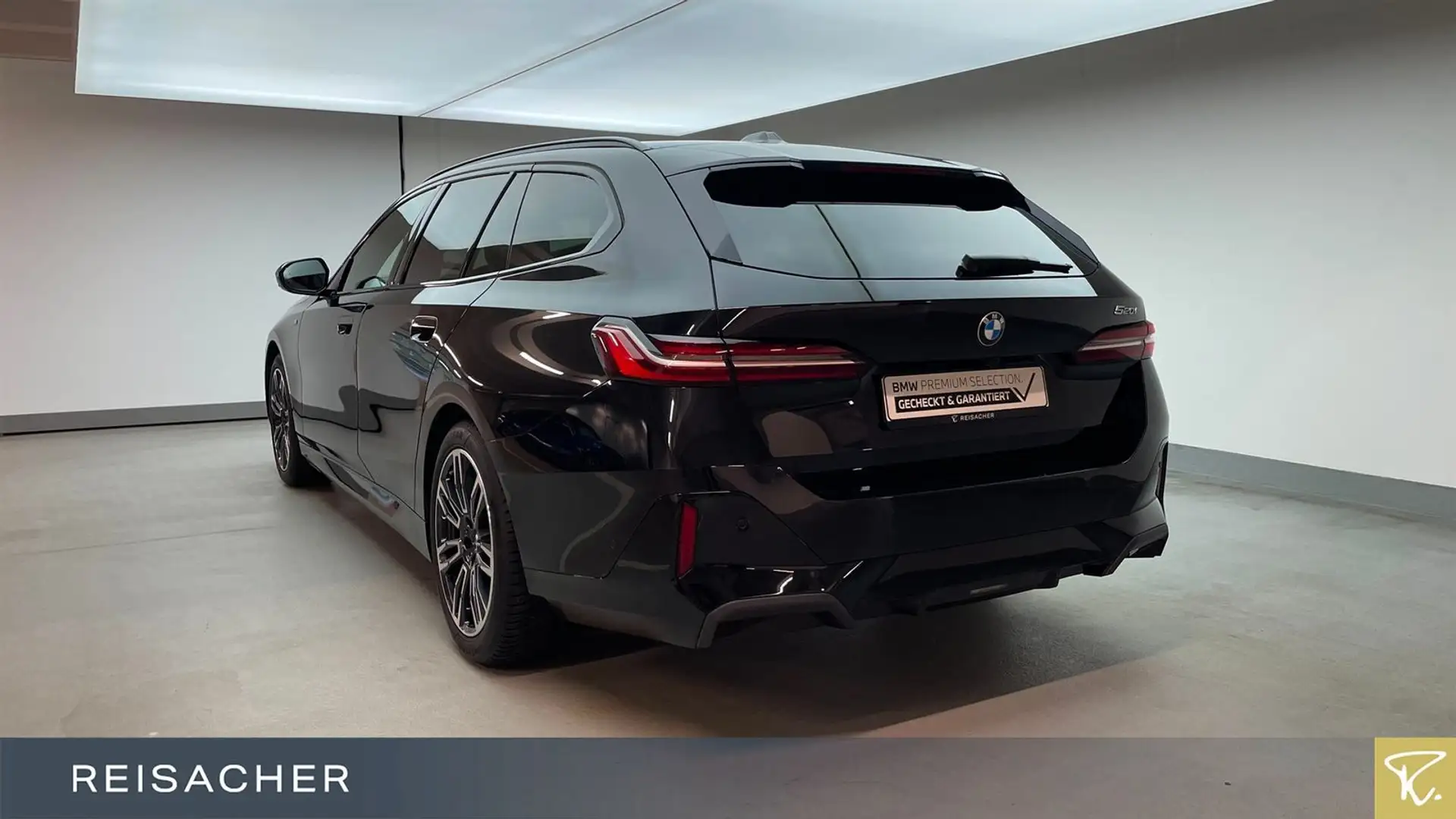 BMW 520 iA Touring M-Sport AHK Standh Sitzbelü 360° Schwarz - 2