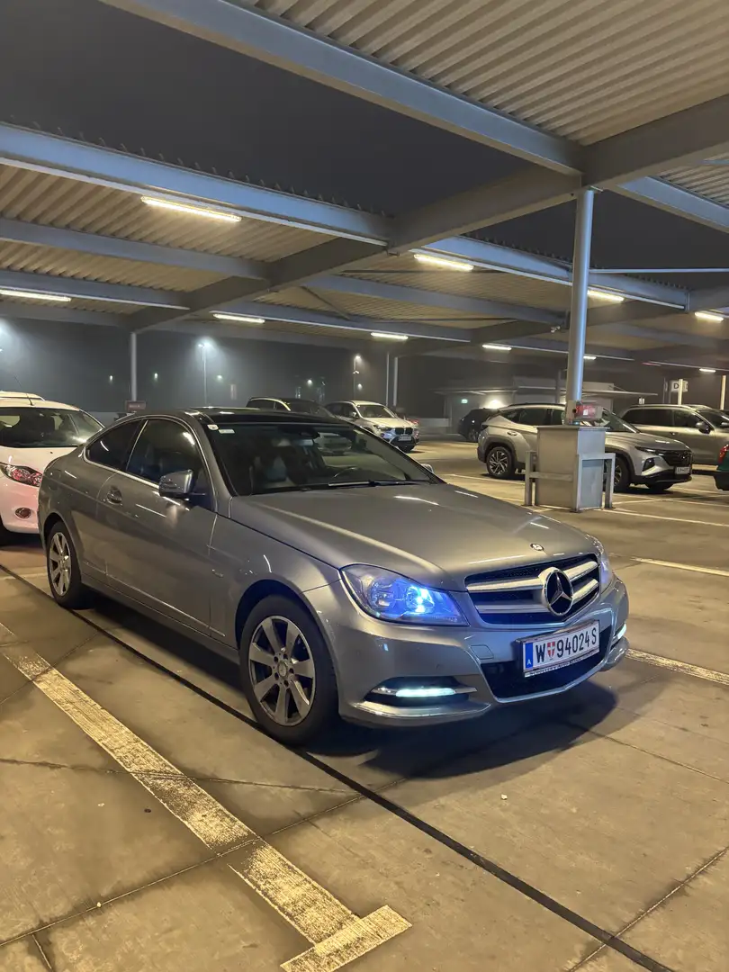 Mercedes-Benz C 220 CDI DPF Coupe (BlueEFFICIENCY) Grau - 2