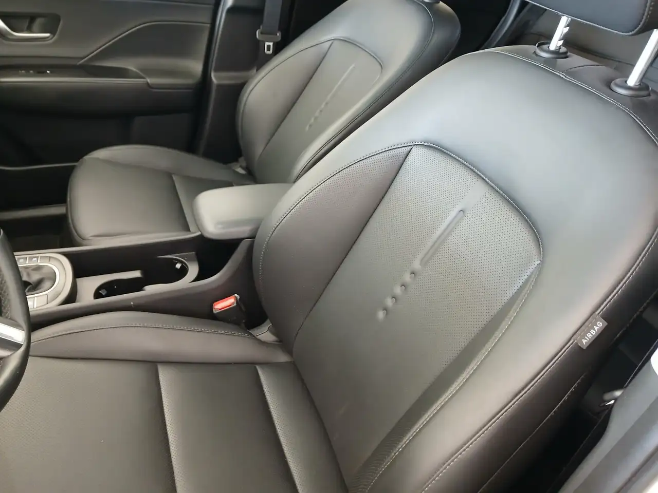 Hyundai KONA снимка Hyundai KONA
