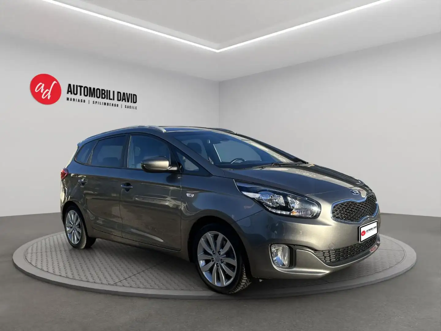 Kia Carens 1.7 CRDi 115 CV MY WORLD Gris - 2