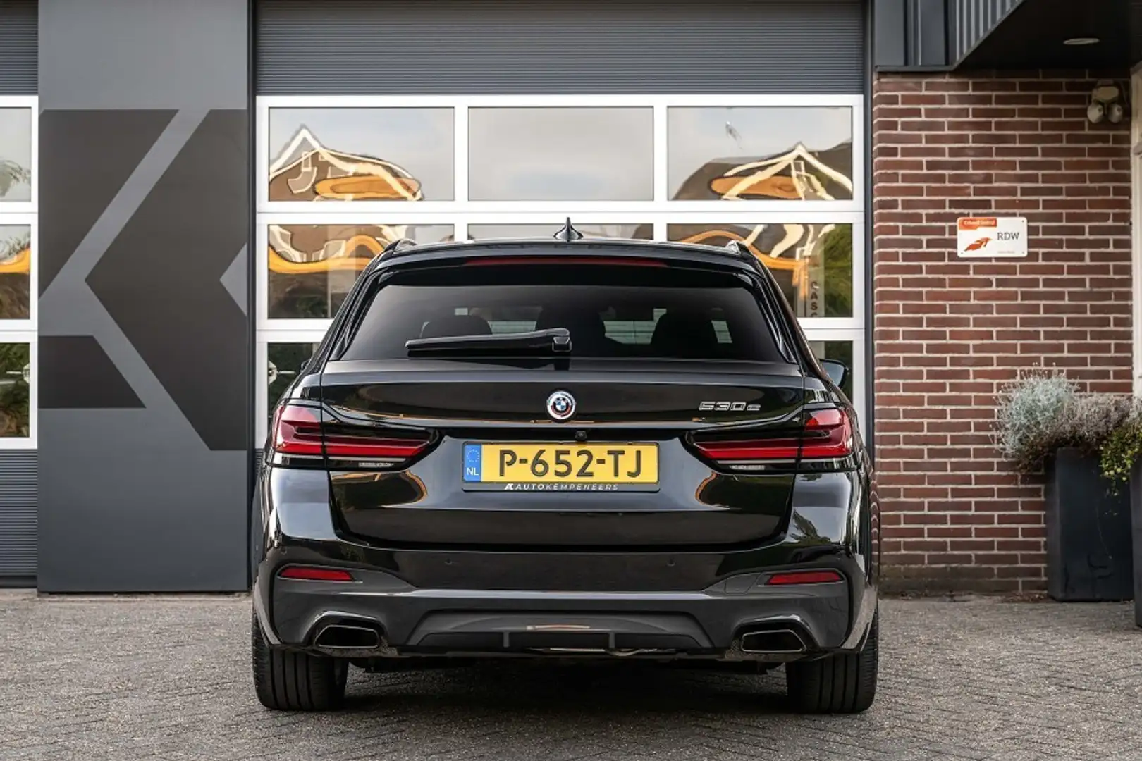 BMW 530 530e Business Edition Plus | Shadow | M Sport | Pa Zwart - 2