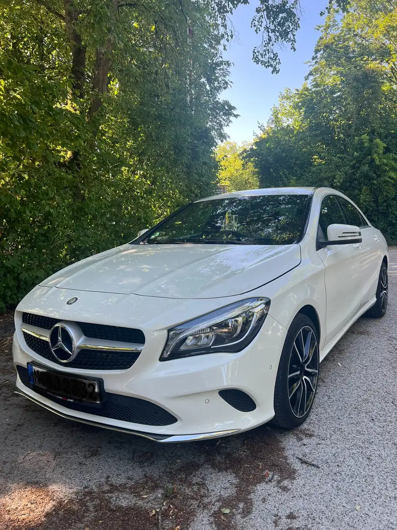 Mercedes-Benz CLA 180 CLA 7G-DCT SCORE! Bílá - 1
