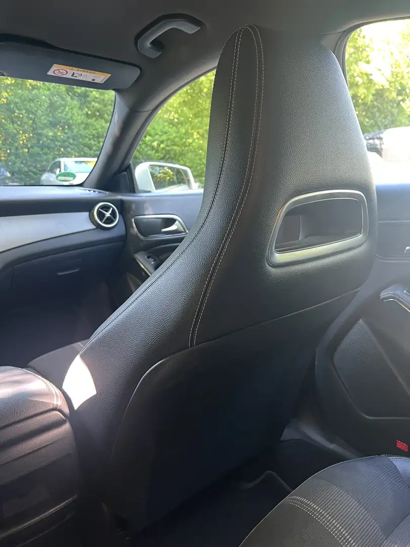 Mercedes-Benz CLA 180 CLA 7G-DCT SCORE! Bílá - 2