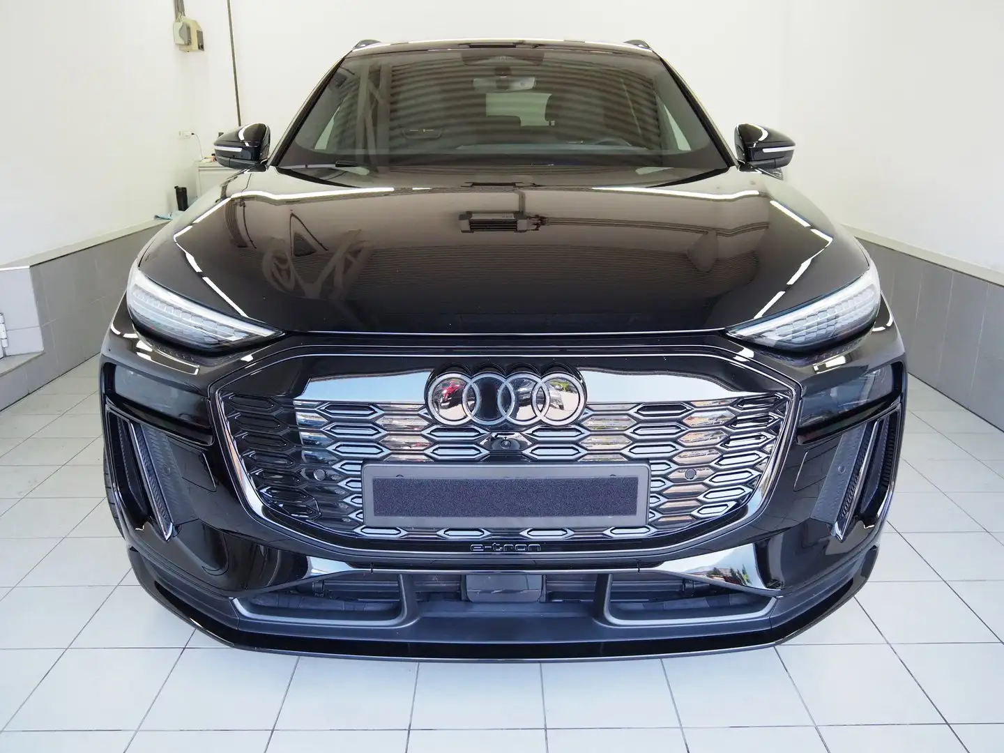 Audi Q6 e-tron e-tron quattro Schwarz - 2