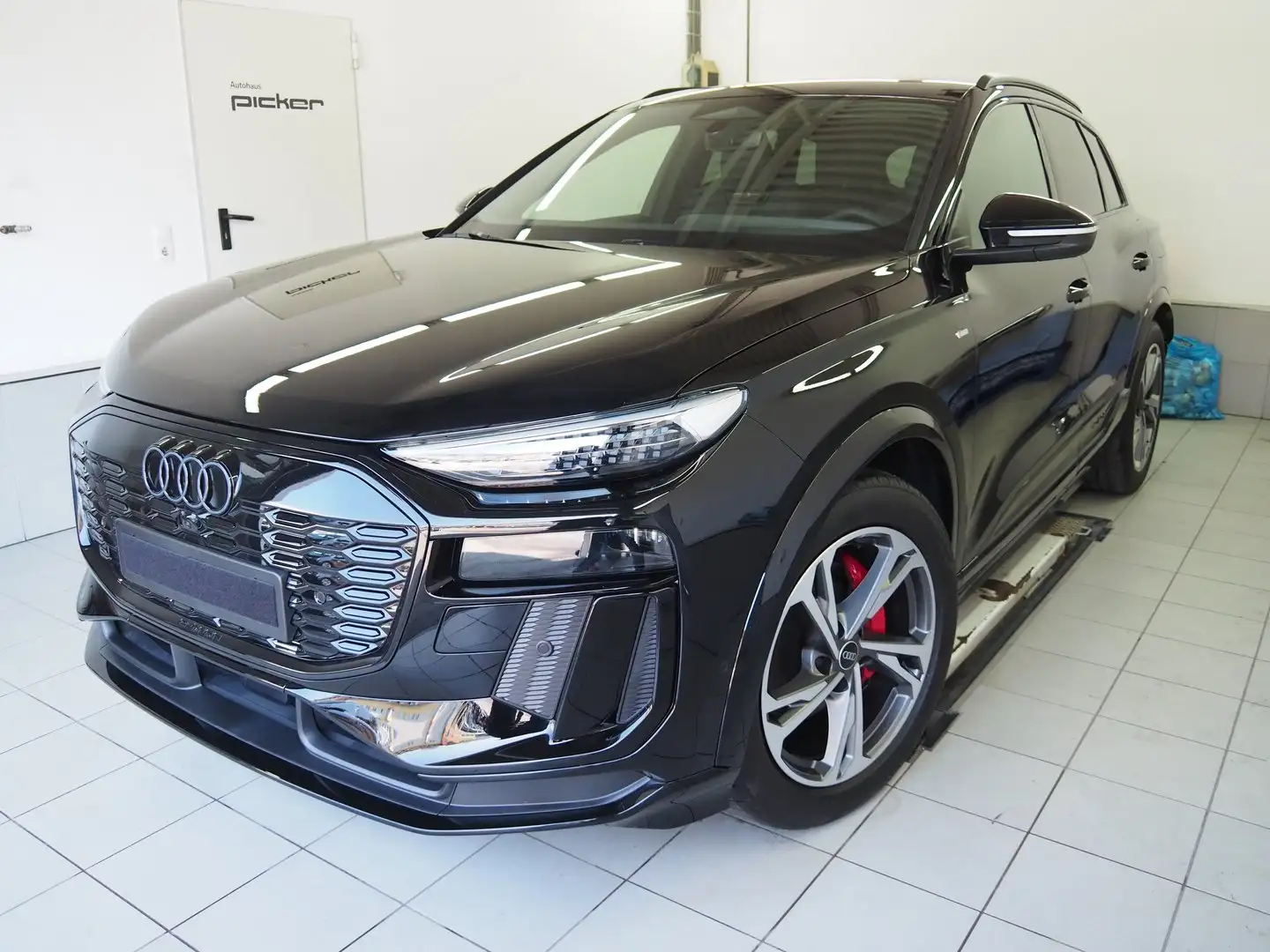 Audi Q6 e-tron e-tron quattro Schwarz - 1