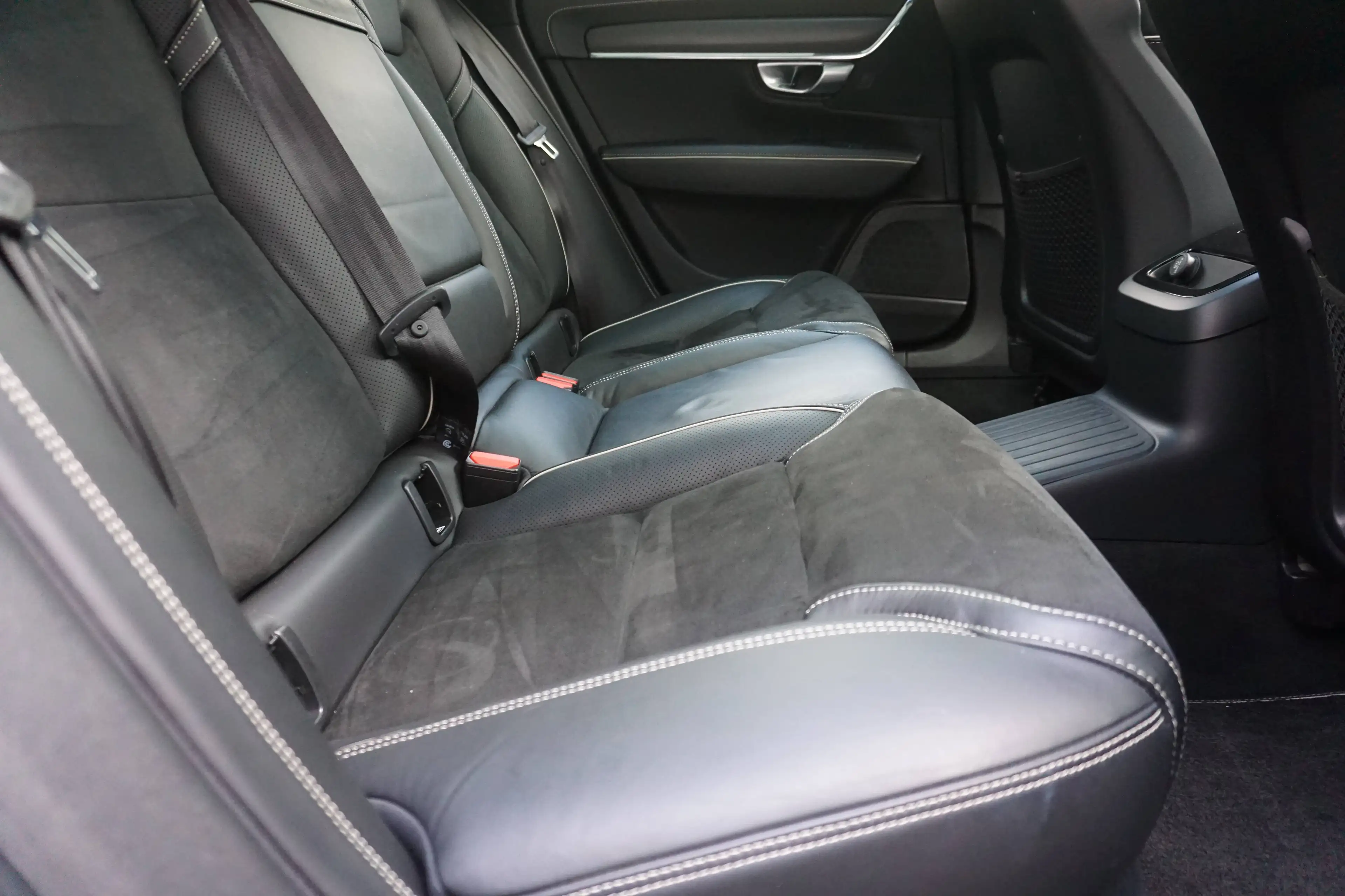 Volvo V90 V90 2.0 T8 TE AWD PHEV R-Design Geartronic-Navi-Cam-Pano-Keyless-CruiseC-Garantie — photo 8