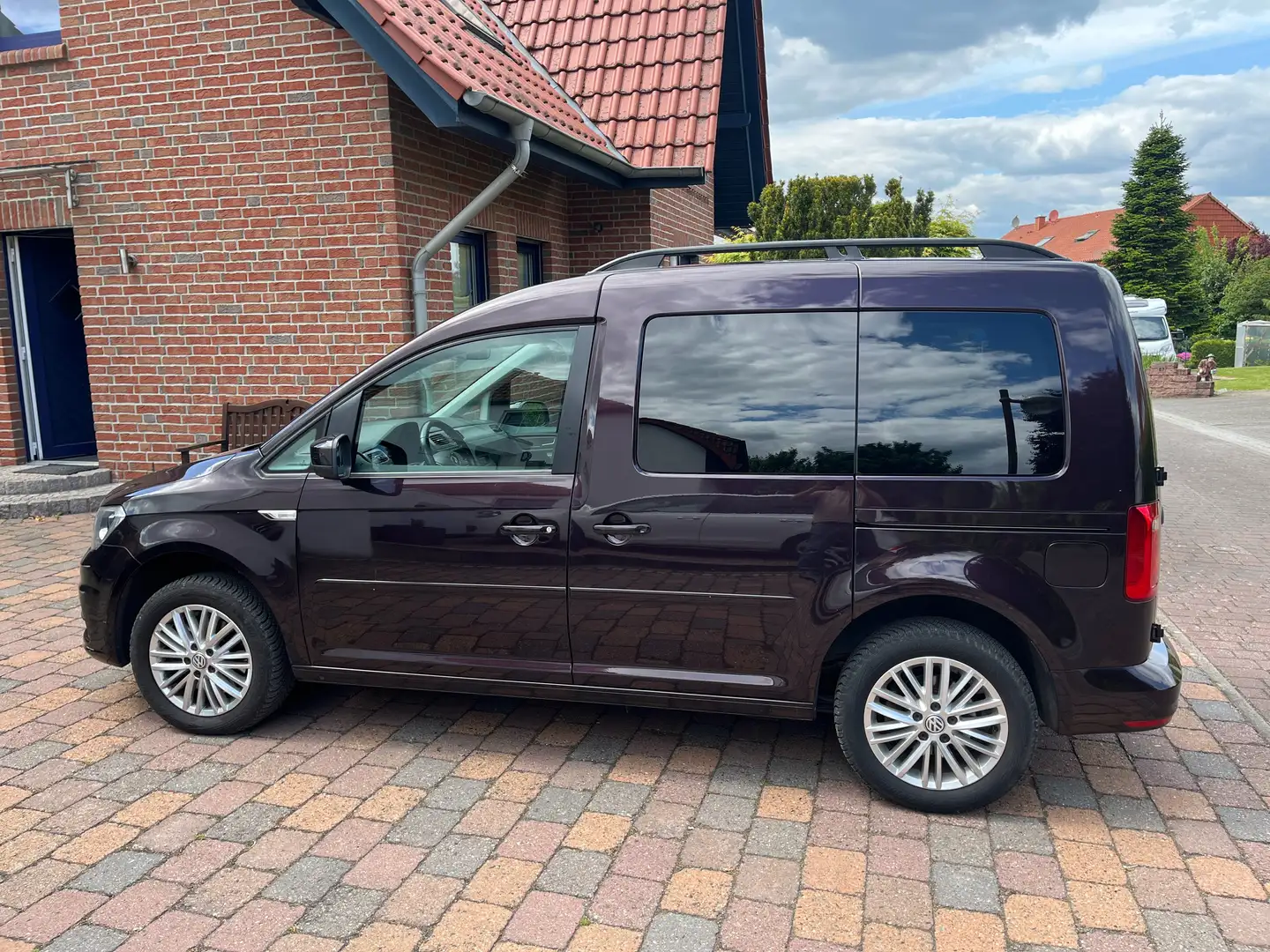 Volkswagen Caddy Comfortline BMT Schwarz - 2