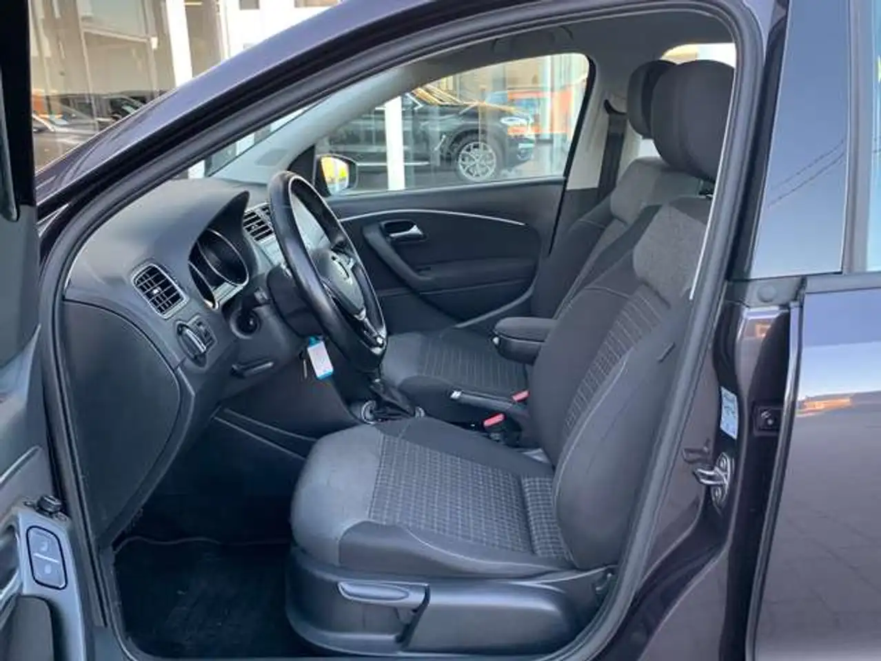 Volkswagen Polo Citadine 5 portes — photo 8