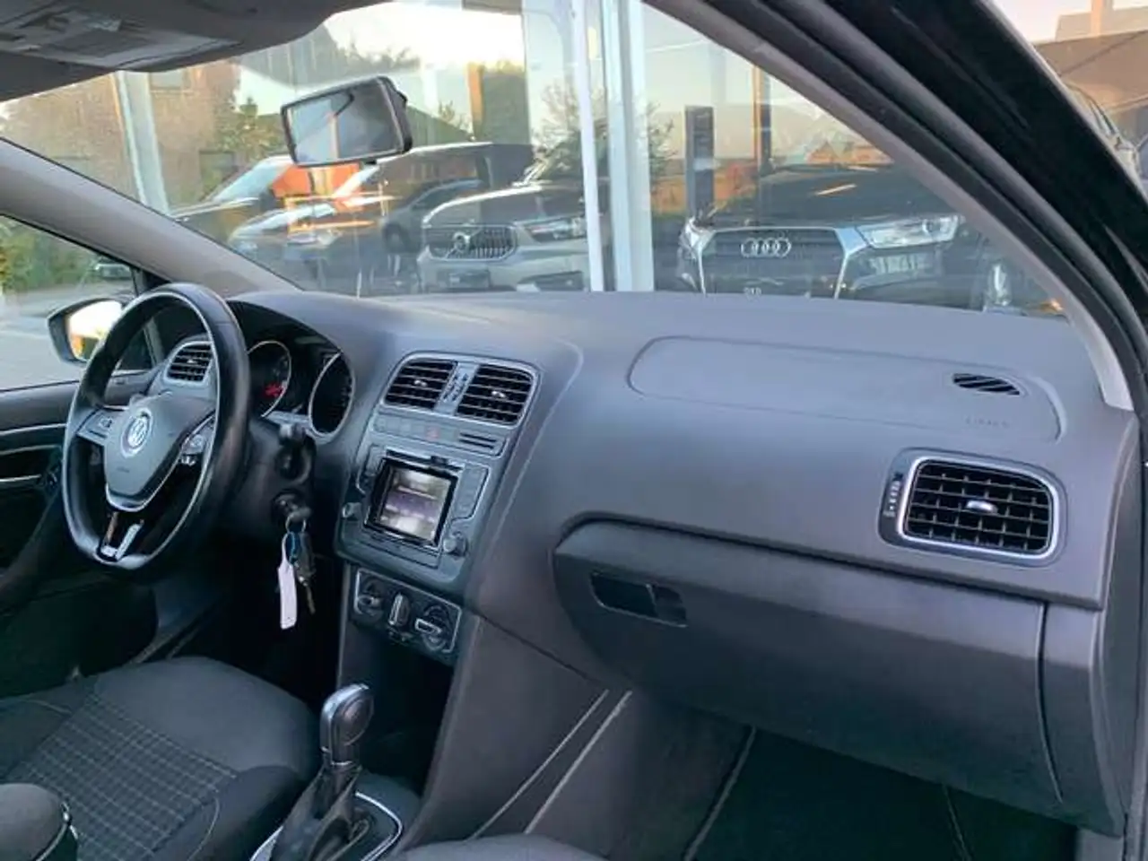 Volkswagen Polo Citadine 5 portes — photo 12