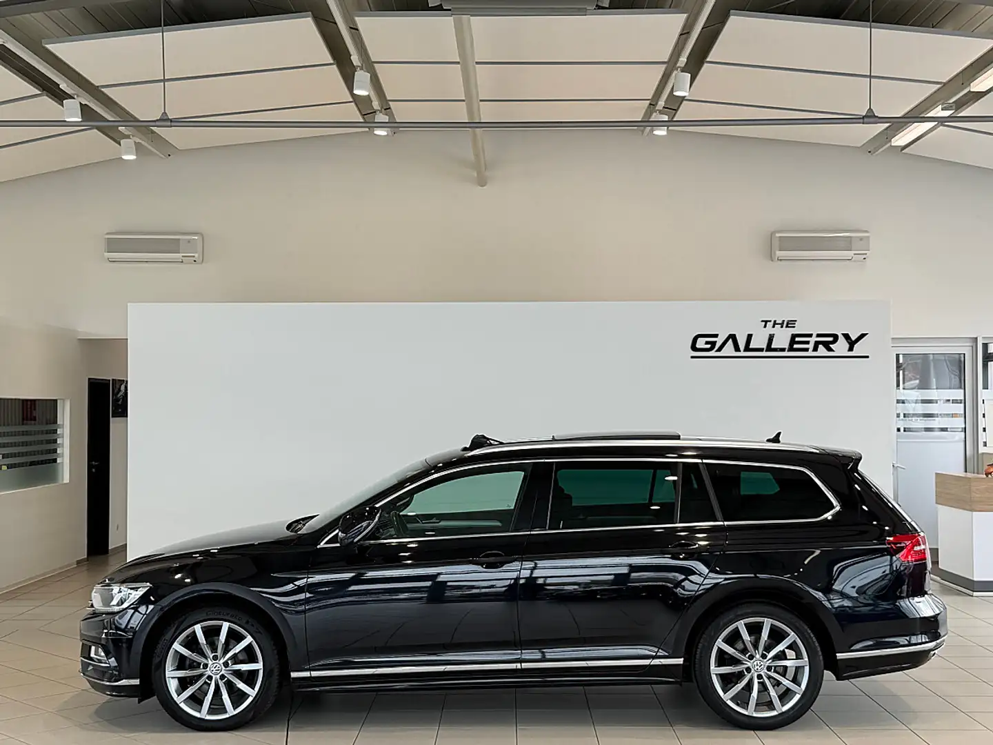 Volkswagen Passat Variant Highline 2,0 TDI DSG *Pano*R-Line*Virtual*inkl.... Schwarz - 1