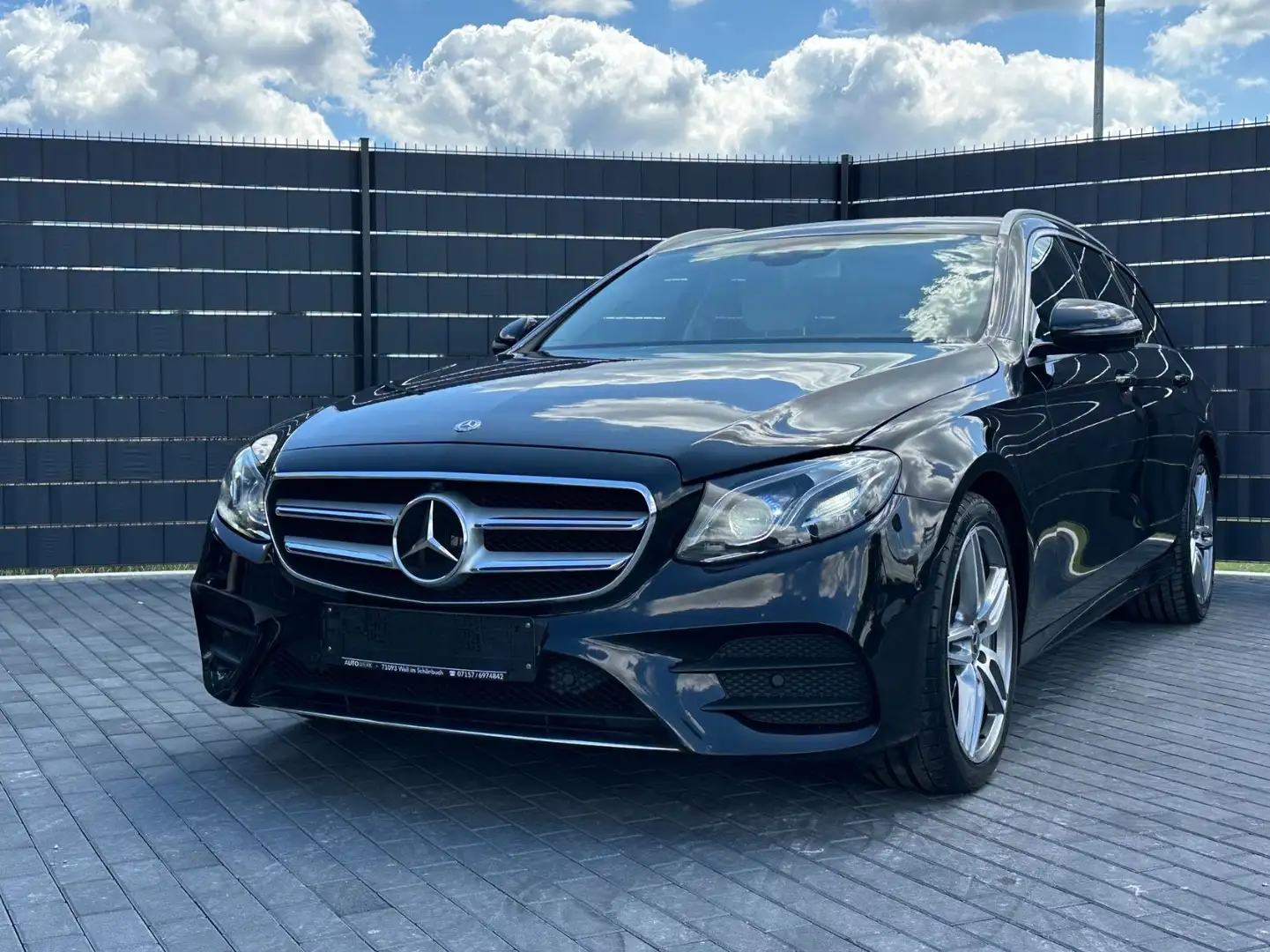 Mercedes-Benz E 350 T* 4M*AMG-LINE*BURM*360*DISTR*LED*SHZ*AHK* Schwarz - 1