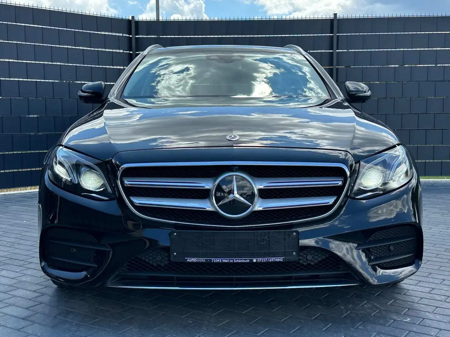 Mercedes-Benz E 350 T* 4M*AMG-LINE*BURM*360*DISTR*LED*SHZ*AHK* Schwarz - 2