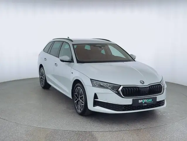 Skoda Octavia view 3
