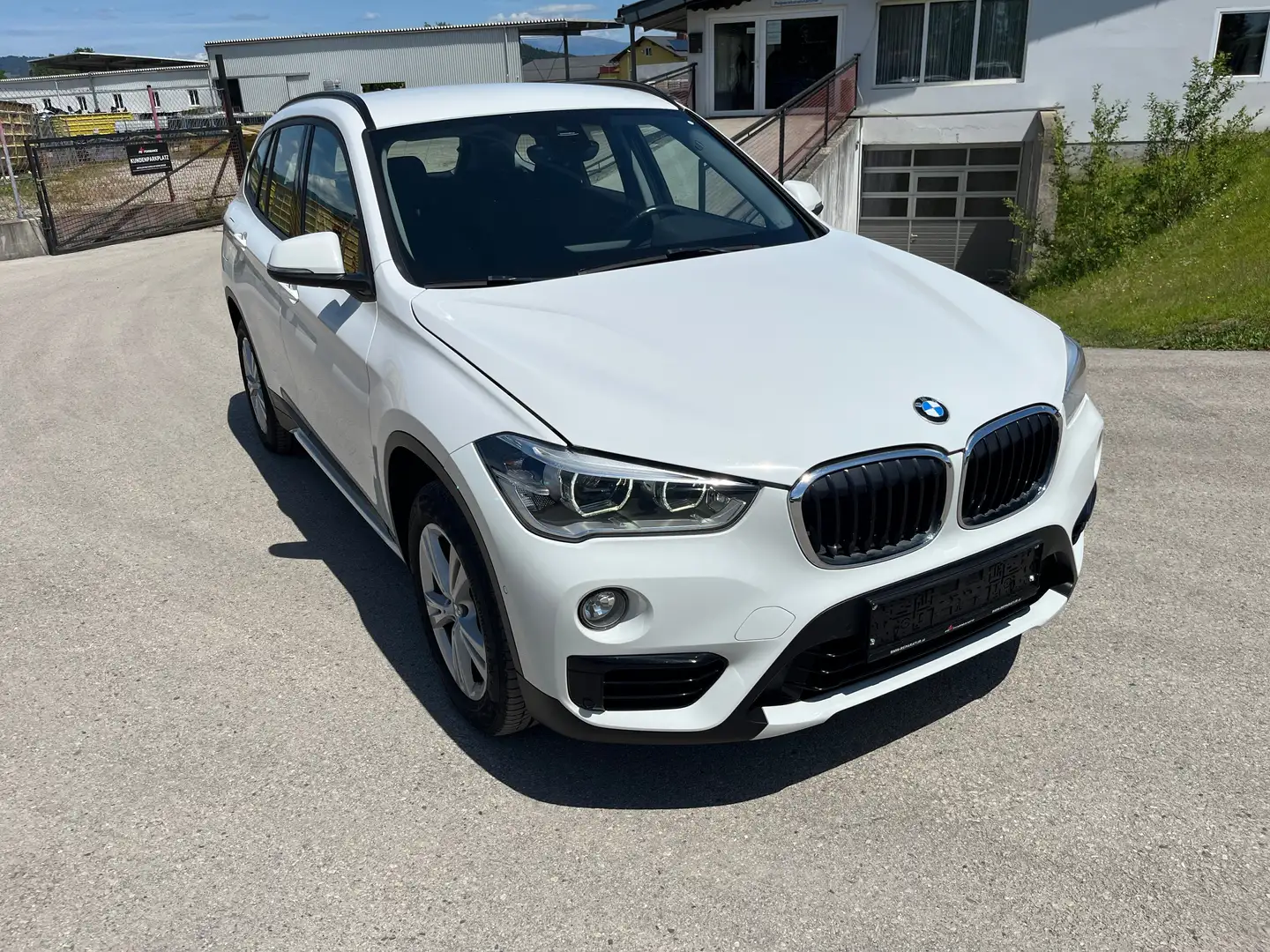 BMW X1 xDrive 18 d Sport Line Weiß - 2