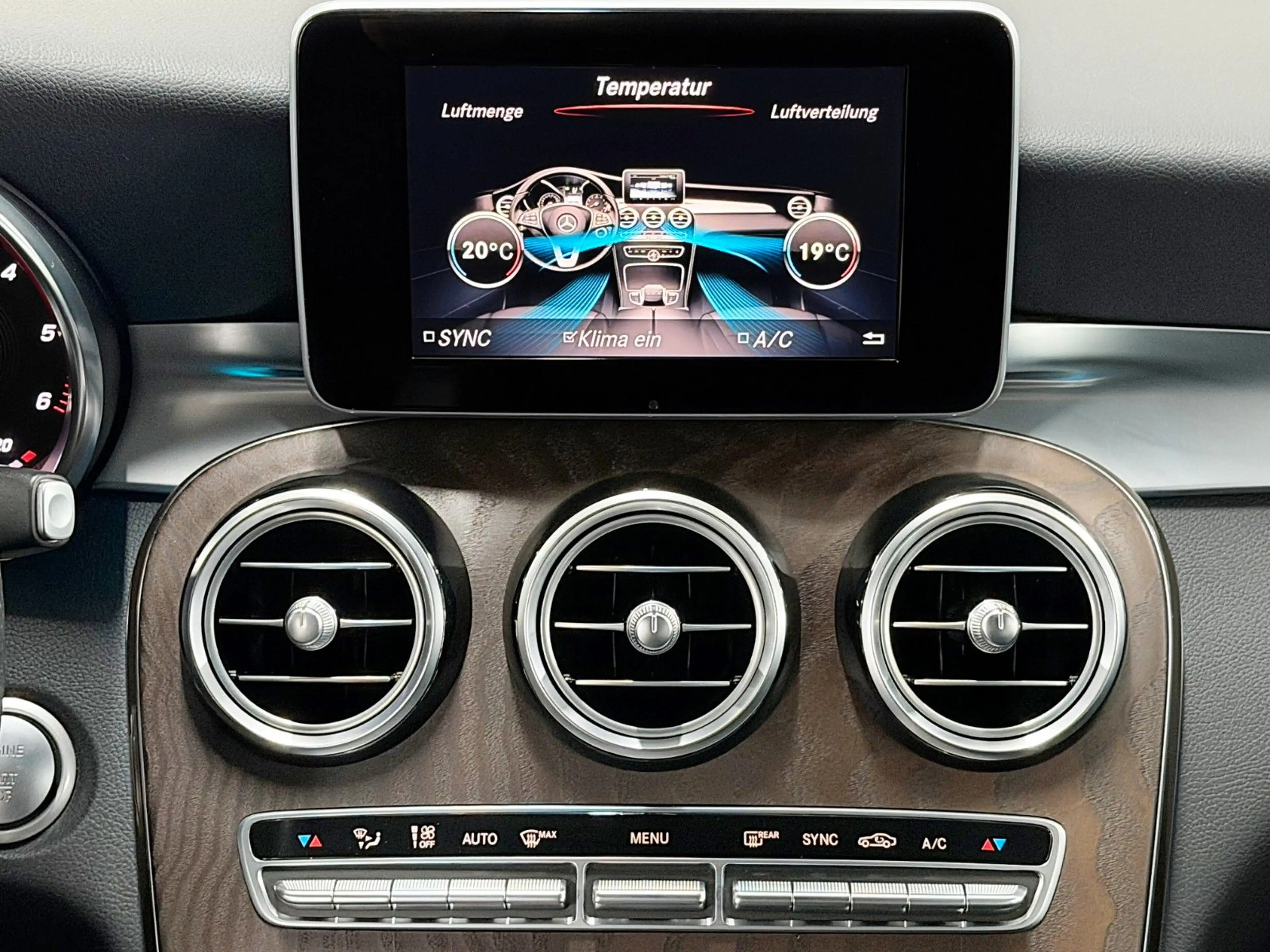Mercedes-Benz GLC 250 D 4-MATIC EXCLUSIVE AMG LINE NIGHT-PAKET — photo 11
