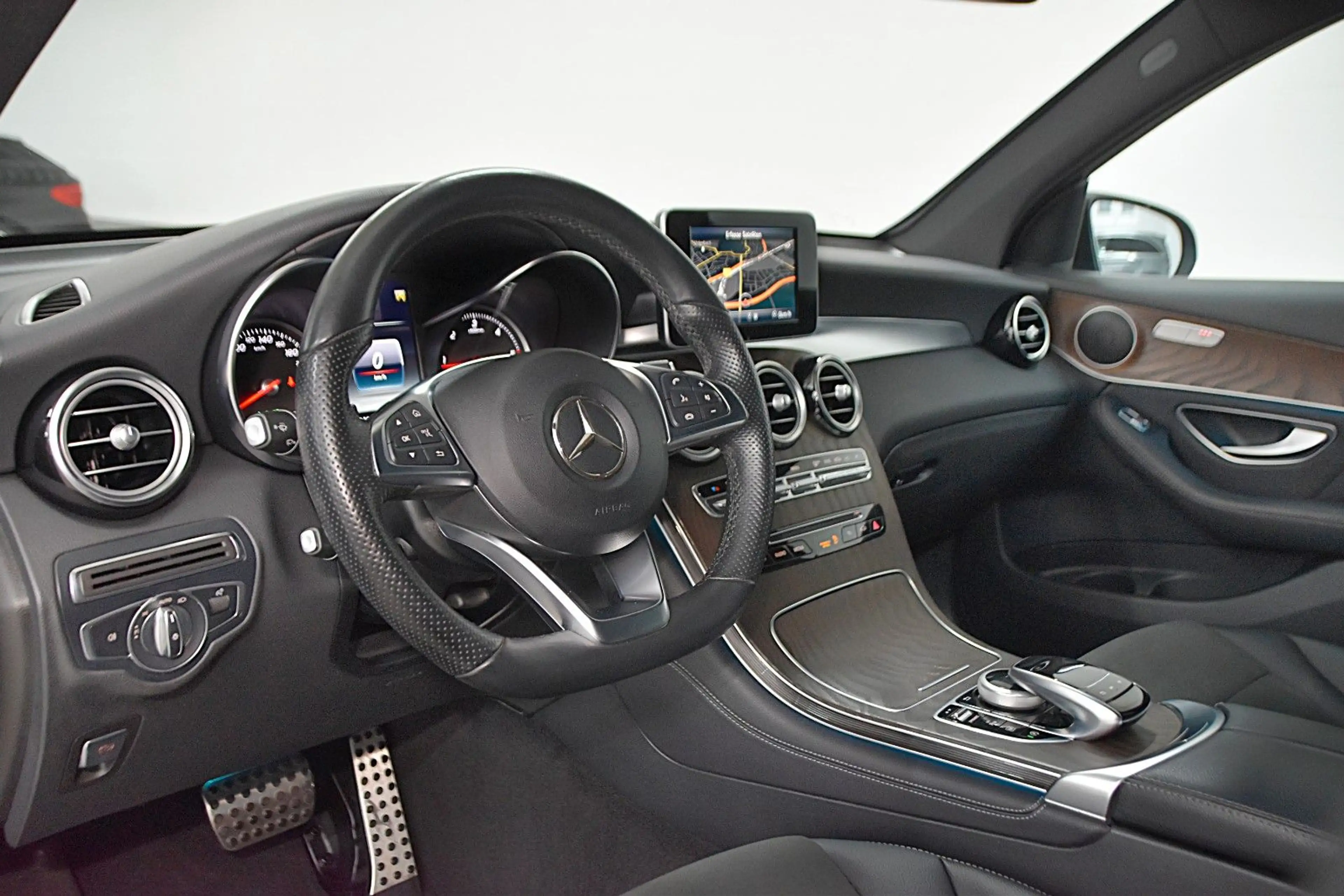Mercedes-Benz GLC 250 D 4-MATIC EXCLUSIVE AMG LINE NIGHT-PAKET — photo 2
