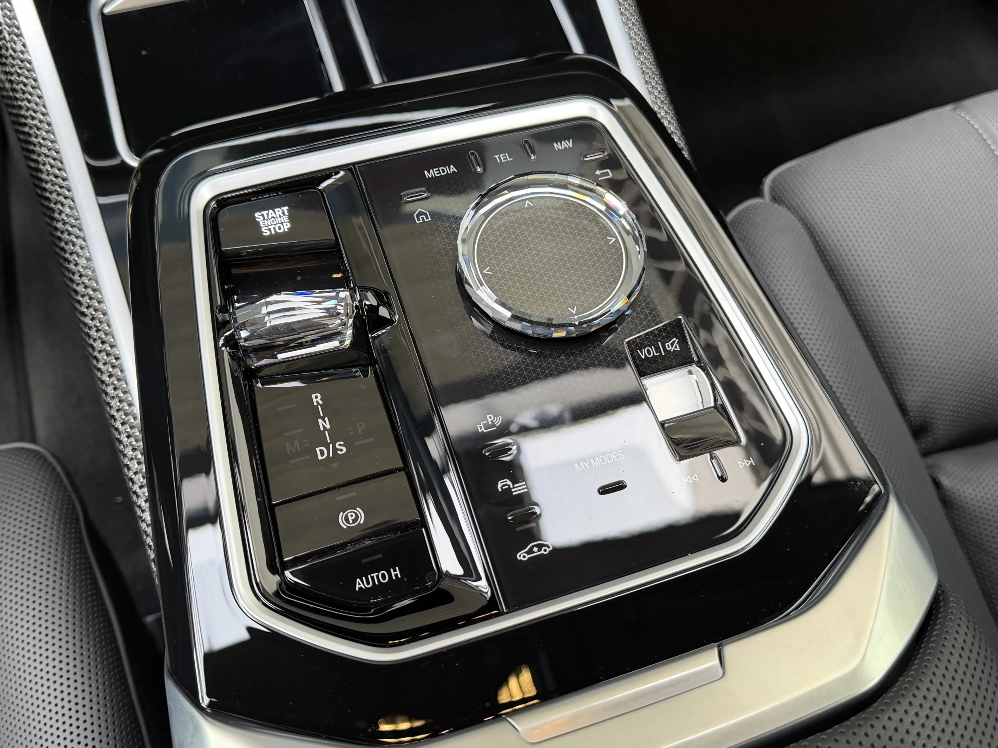 BMW 760 e xDr Performance B&W Sky Kristall DrivePro — photo 11
