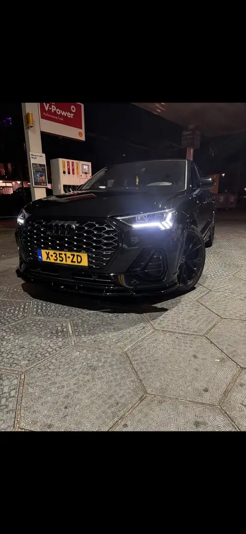 Audi Q3 45 TFSI e S Edition crna - 1