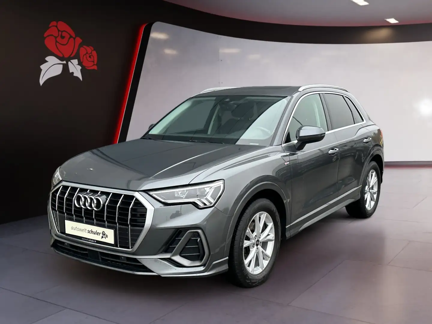 Audi Q3 35 TFSI S-tronic S-line Pano AHK LED RFK Grijs - 2