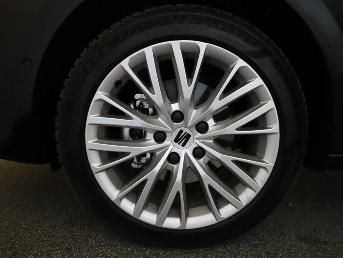 SEAT Leon Style Edition 1.5 TSI 115 PS Schwarz - 2