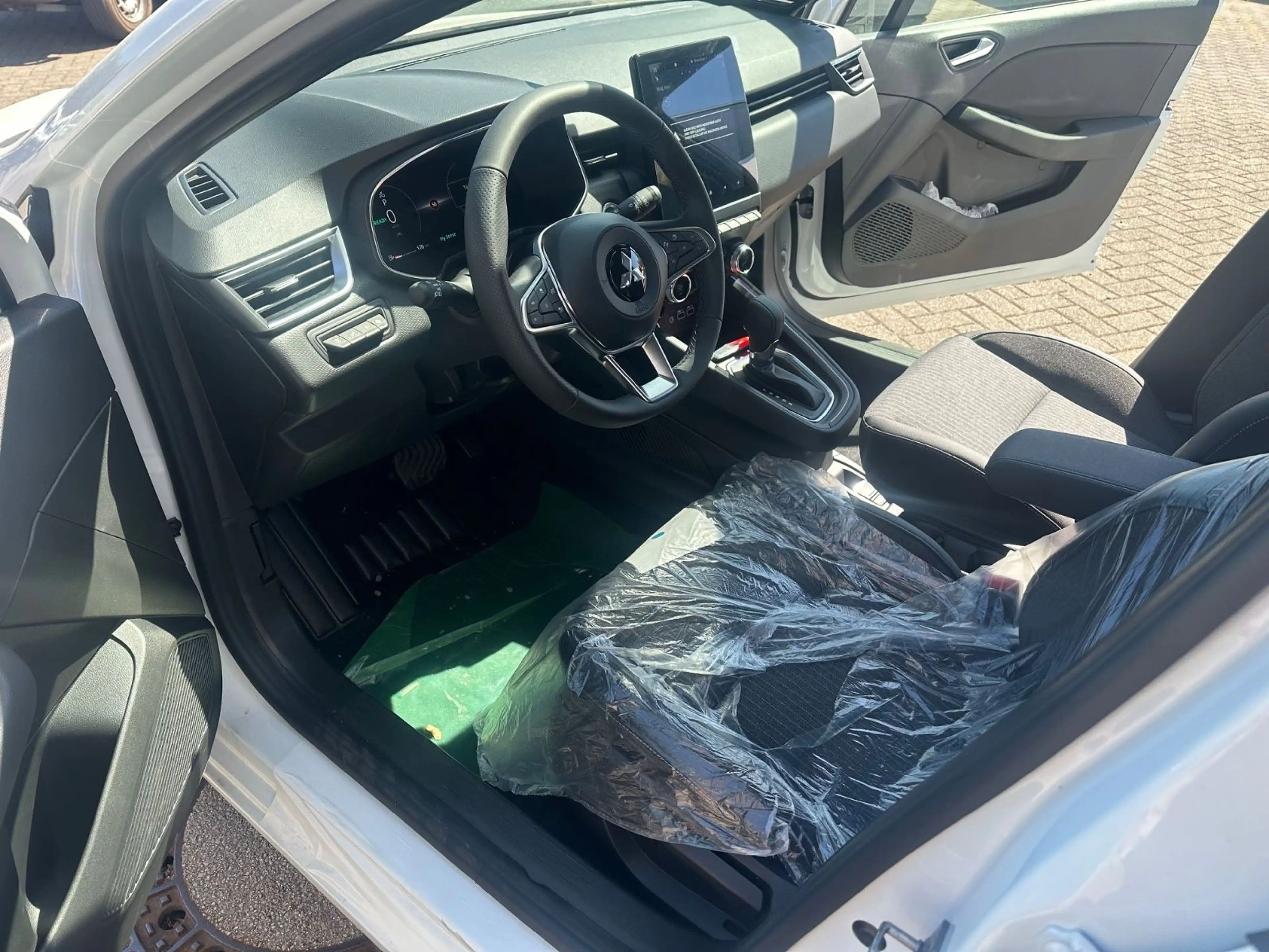 Mitsubishi Colt Top Hybrid — photo 11