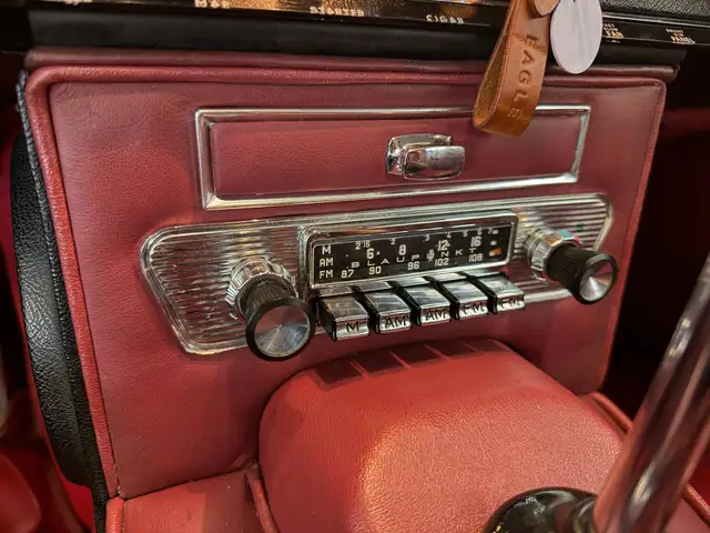 Jaguar E-Type view 11