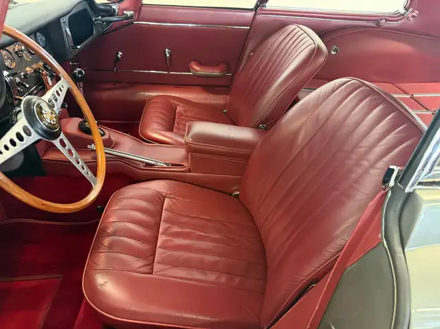 Jaguar E-Type view 13
