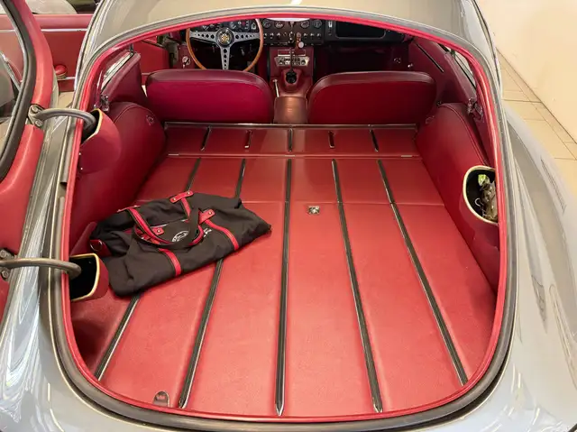 Jaguar E-Type view 15