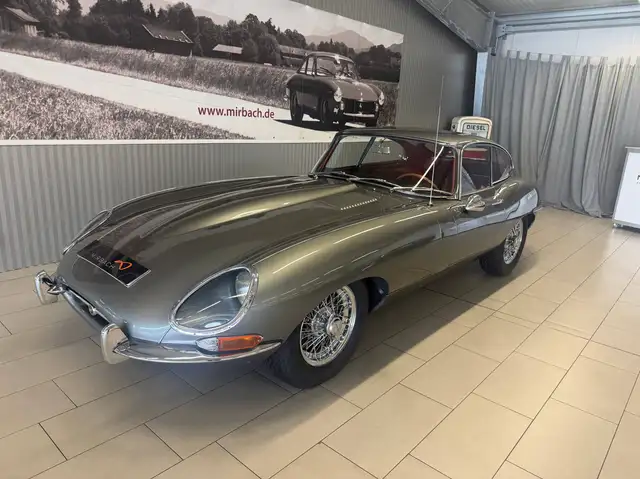 Jaguar E-Type view 2