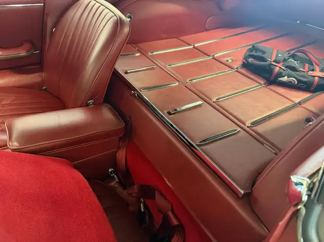 Jaguar E-Type view 14