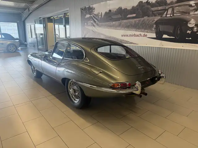 Jaguar E-Type view 8