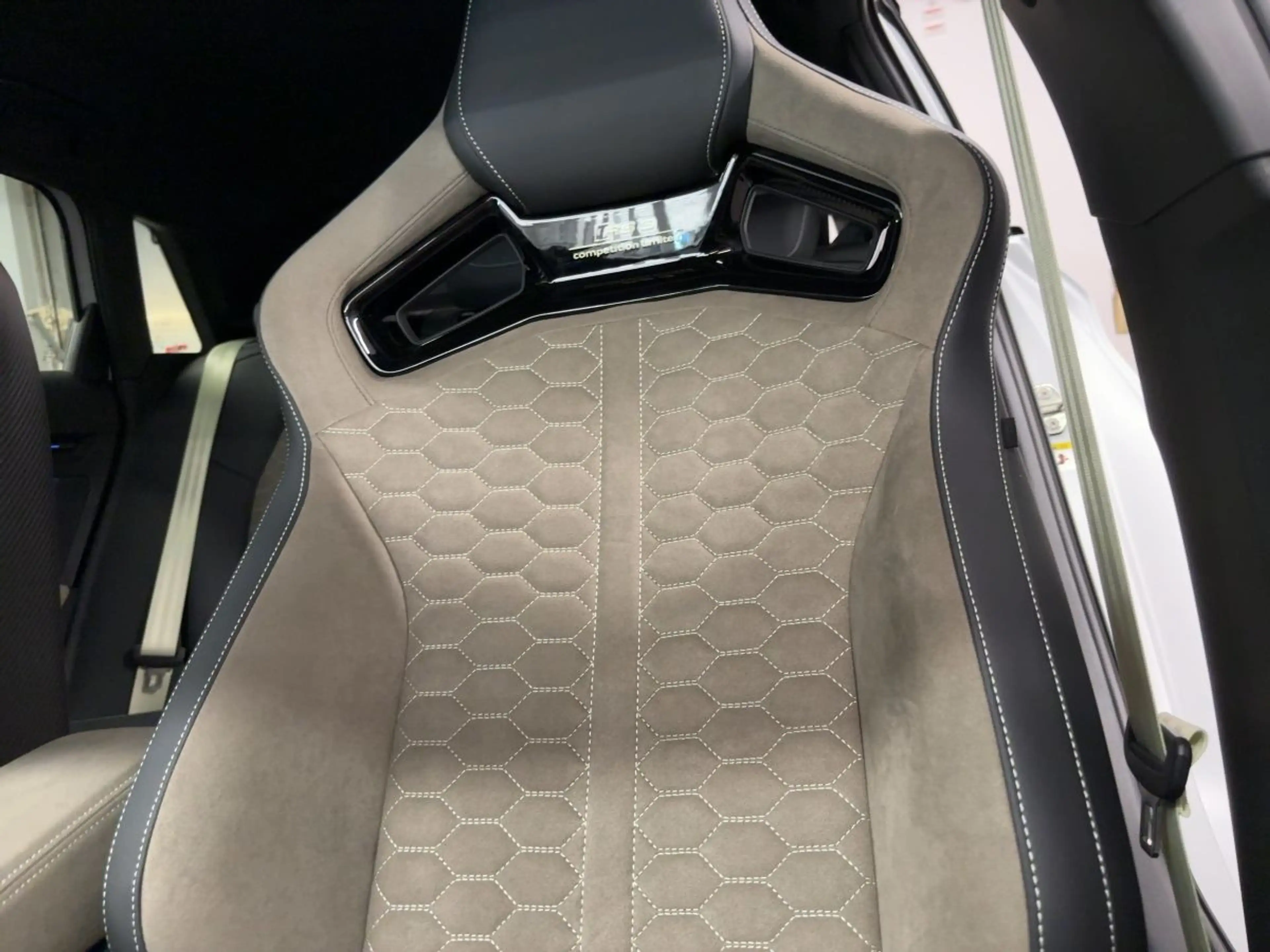 Audi RS3 S tronic — photo 14