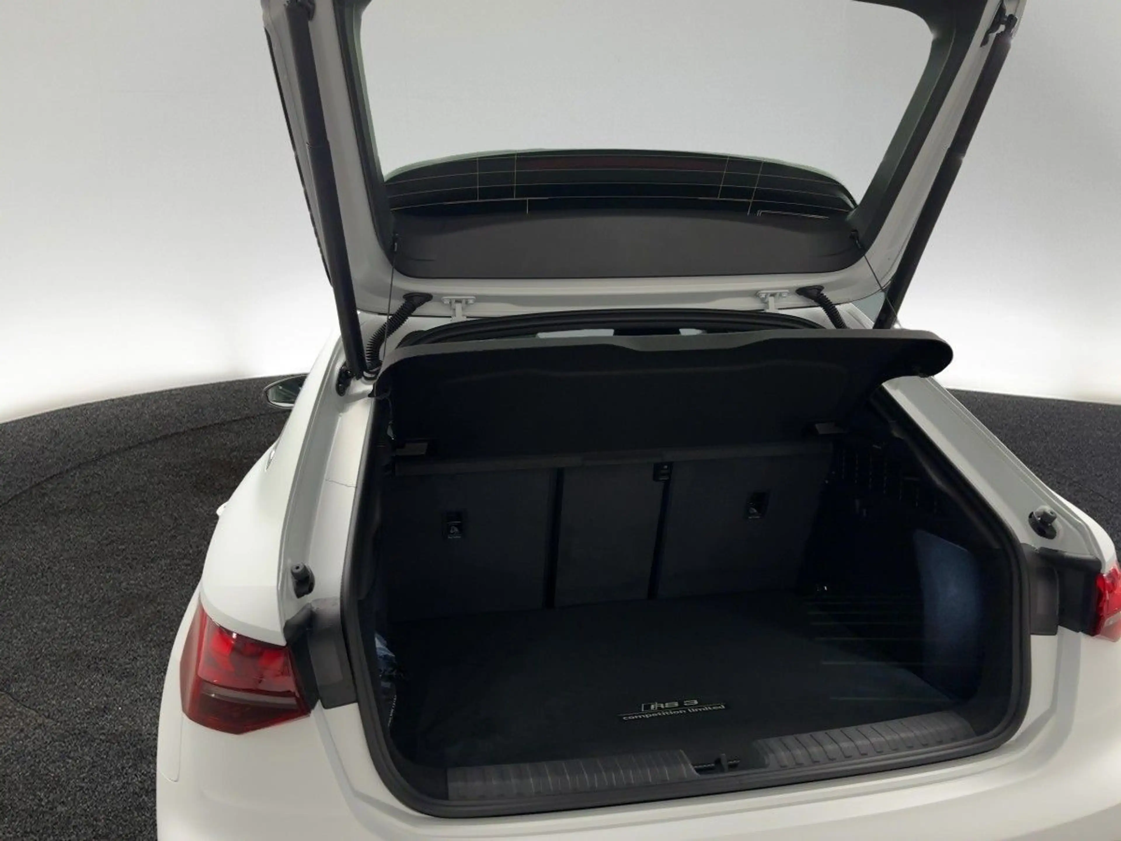Audi RS3 S tronic — photo 7